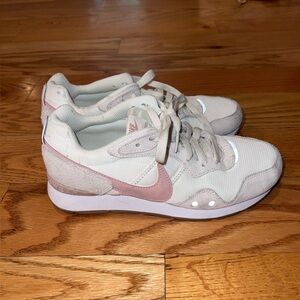 Size 7 | Pink Nike Canvas Shoes
